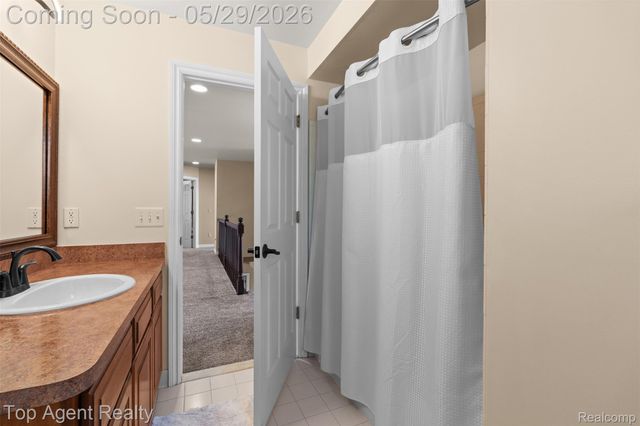 18775 Newbridge Drive, Macomb Township, MI 48044