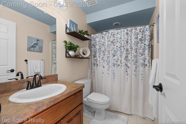 18775 Newbridge Drive, Macomb Township, MI 48044