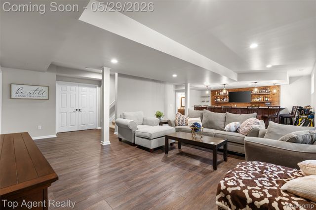 18775 Newbridge Drive, Macomb Township, MI 48044