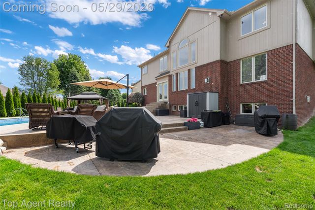 18775 Newbridge Drive, Macomb Township, MI 48044