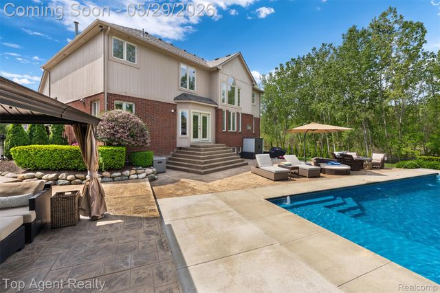 18775 Newbridge Drive, Macomb Township, MI 48044
