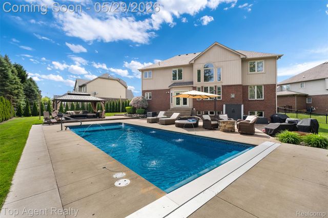 18775 Newbridge Drive, Macomb Township, MI 48044