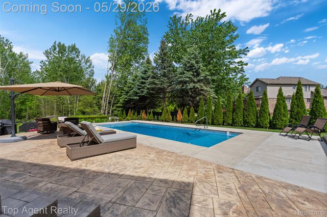18775 Newbridge Drive, Macomb Township, MI 48044
