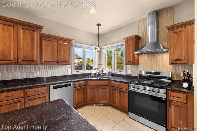 18775 Newbridge Drive, Macomb Township, MI 48044