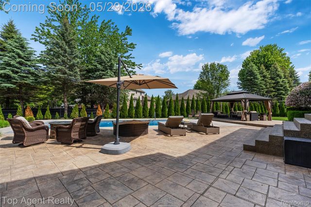 18775 Newbridge Drive, Macomb Township, MI 48044