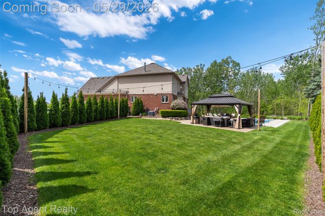 18775 Newbridge Drive, Macomb Township, MI 48044