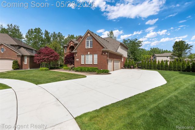 18775 Newbridge Drive, Macomb Township, MI 48044