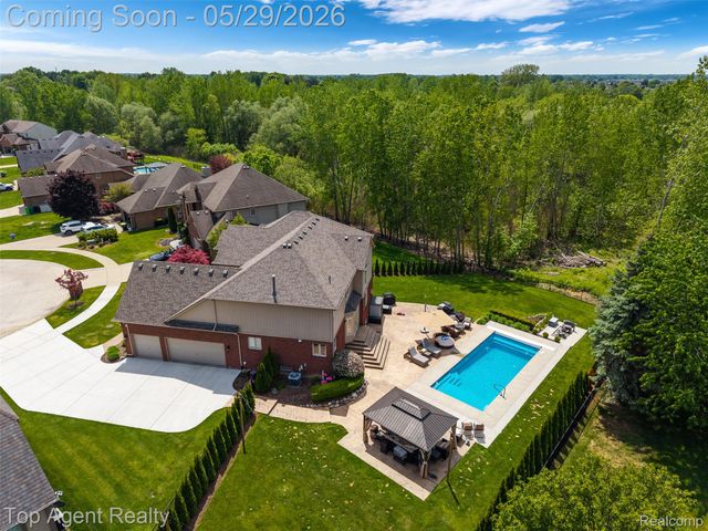 18775 Newbridge Drive, Macomb Township, MI 48044