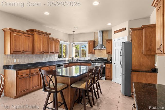 18775 Newbridge Drive, Macomb Township, MI 48044