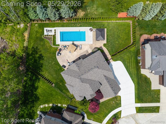 18775 Newbridge Drive, Macomb Township, MI 48044