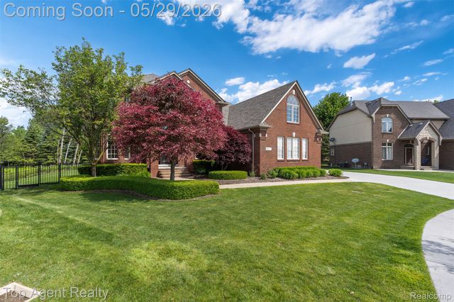 18775 Newbridge Drive, Macomb Township, MI 48044