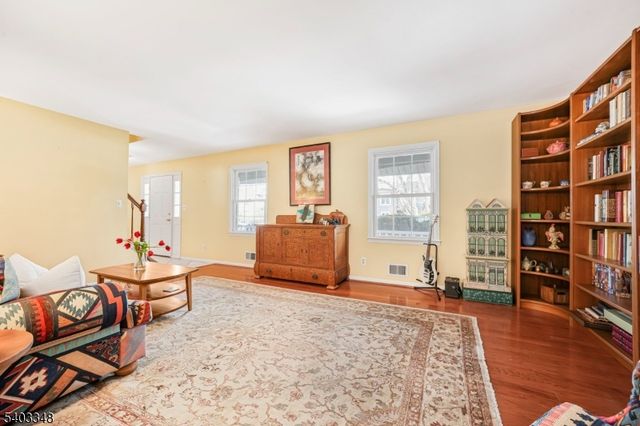 16 Agawam Dr, Wayne Twp., NJ 07470