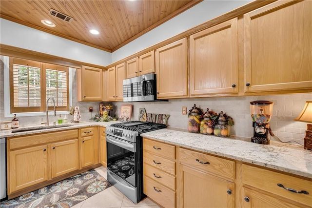 5724 Newberry Point Drive, Flowery Branch, GA 30542