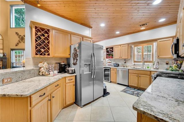 5724 Newberry Point Drive, Flowery Branch, GA 30542