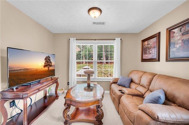 5724 Newberry Point Drive, Flowery Branch, GA 30542