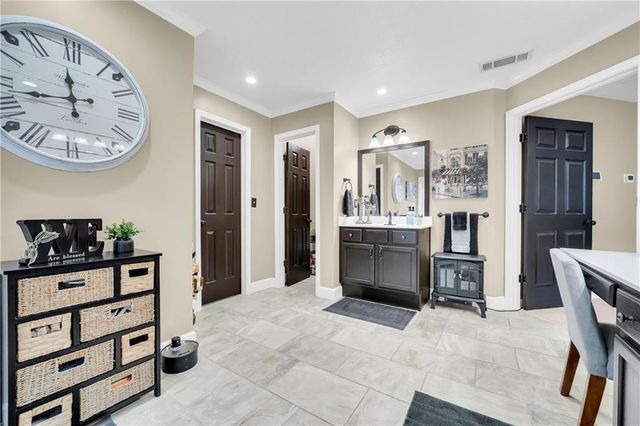 5724 Newberry Point Drive, Flowery Branch, GA 30542