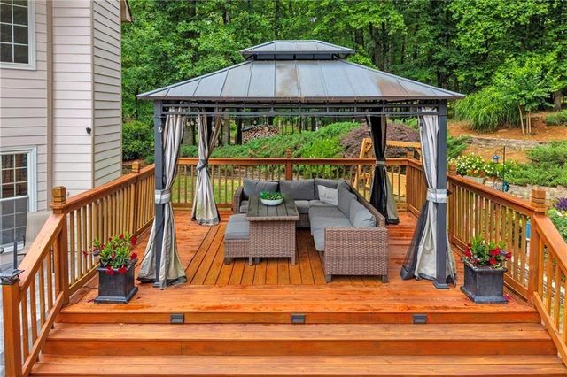 5724 Newberry Point Drive, Flowery Branch, GA 30542