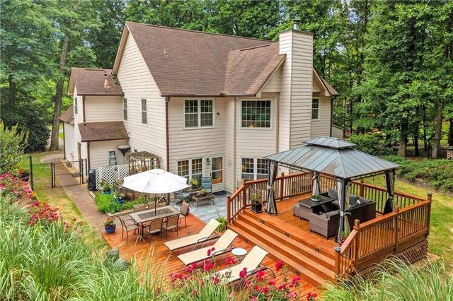 5724 Newberry Point Drive, Flowery Branch, GA 30542