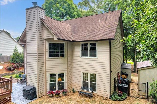 5724 Newberry Point Drive, Flowery Branch, GA 30542