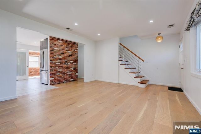 4 James Place, Secaucus, NJ 07094