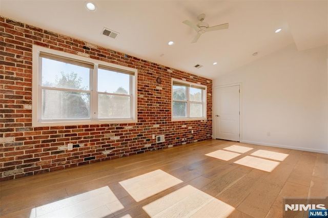 4 James Place, Secaucus, NJ 07094