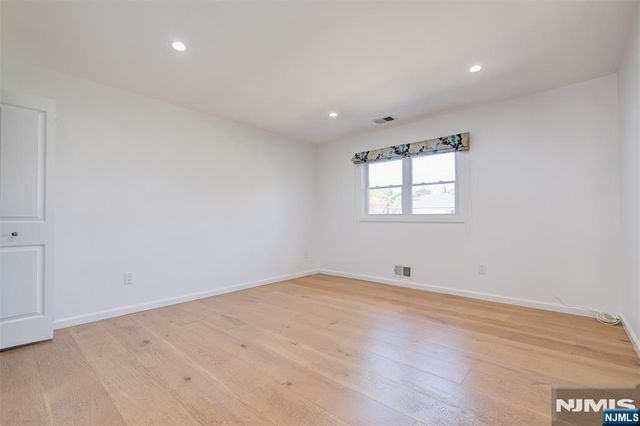 4 James Place, Secaucus, NJ 07094
