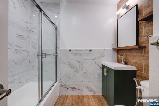 4 James Place, Secaucus, NJ 07094