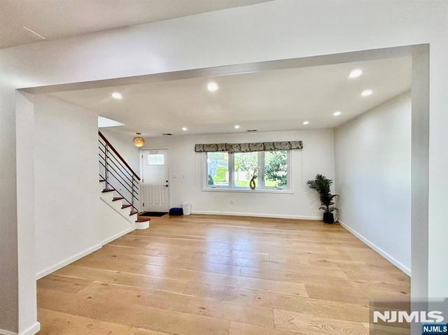 4 James Place, Secaucus, NJ 07094