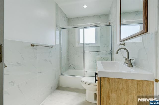4 James Place, Secaucus, NJ 07094
