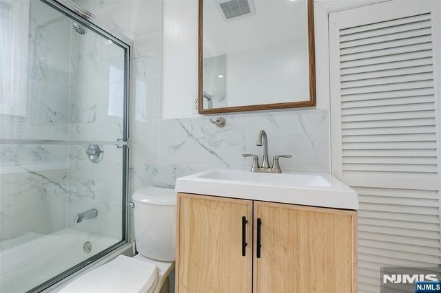 4 James Place, Secaucus, NJ 07094