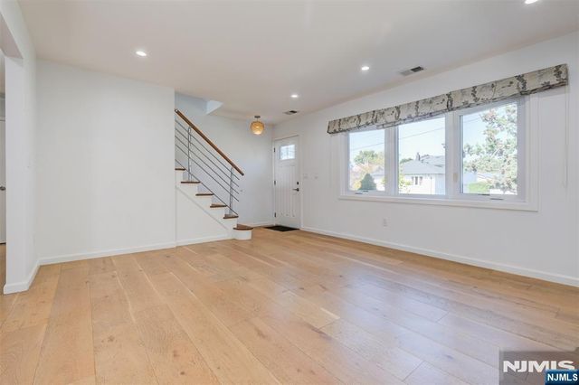 4 James Place, Secaucus, NJ 07094