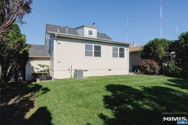 4 James Place, Secaucus, NJ 07094