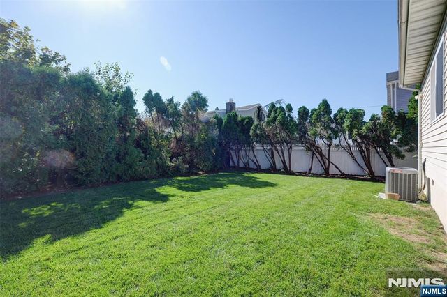 4 James Place, Secaucus, NJ 07094