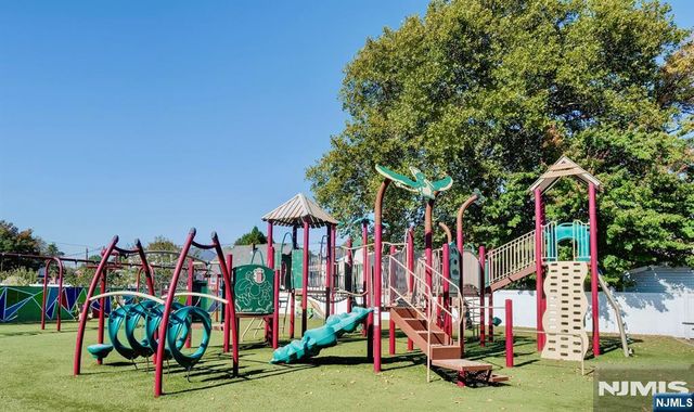 4 James Place, Secaucus, NJ 07094
