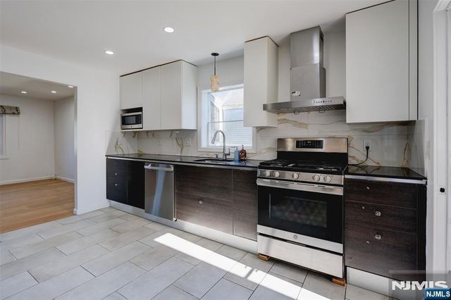 4 James Place, Secaucus, NJ 07094