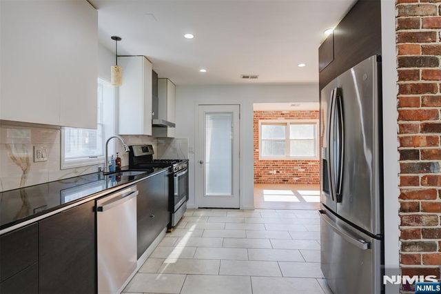 4 James Place, Secaucus, NJ 07094