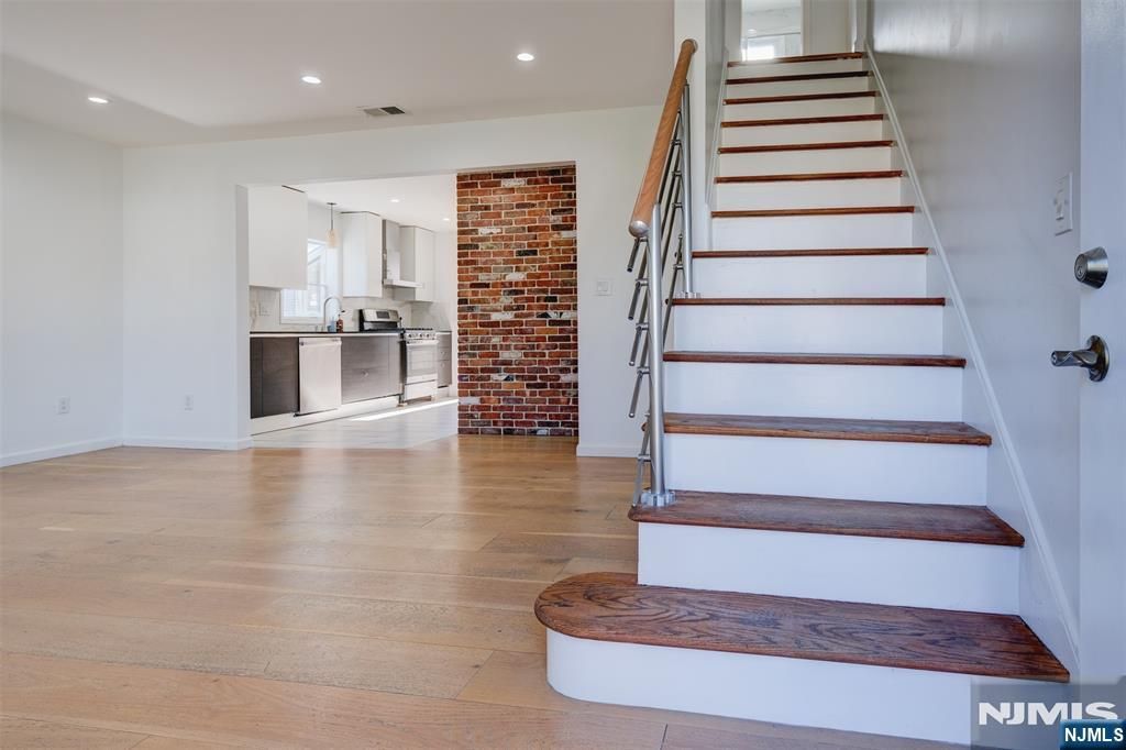 4 James Place, Secaucus, NJ 07094