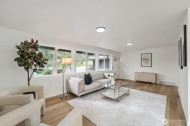 1302 SW 125th Place, Burien, WA 98146