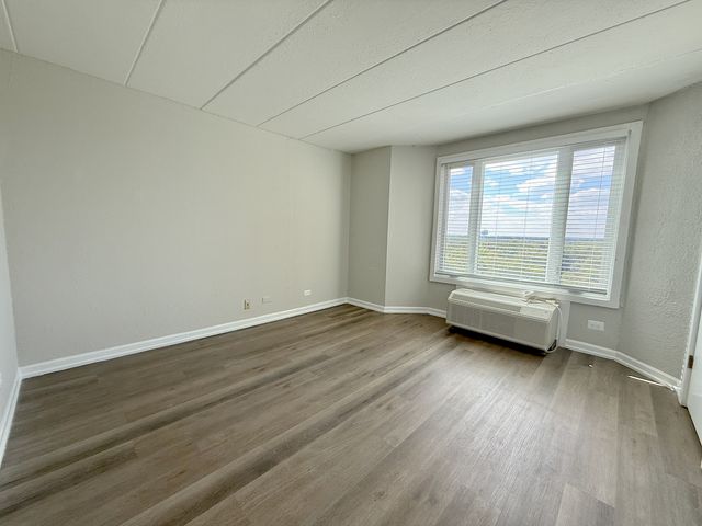 1 Renaissance Place 906, Palatine, IL 60067