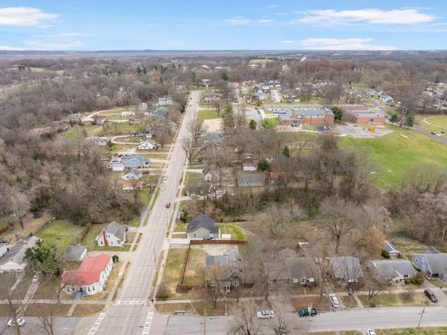 706 7TH ST, Boonville, MO 65233