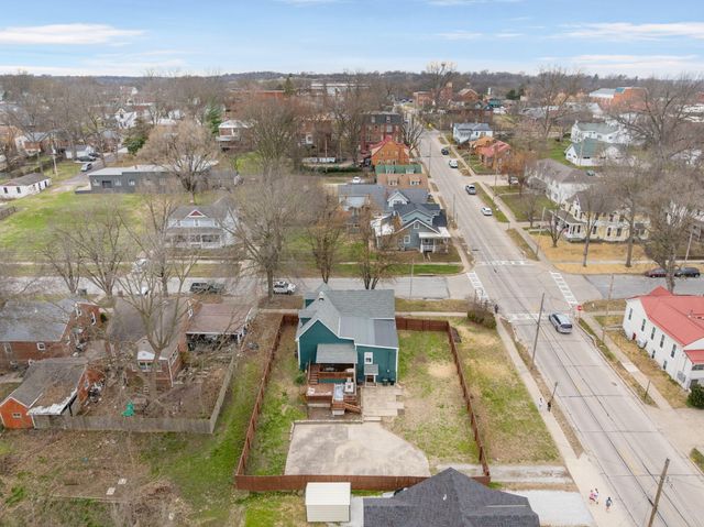 706 7TH ST, Boonville, MO 65233