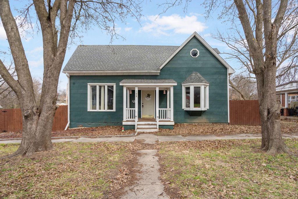 706 7TH ST, Boonville, MO 65233