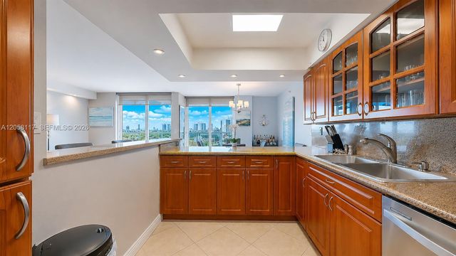 2401 Collins Avenue 1709, Miami Beach, FL 33140