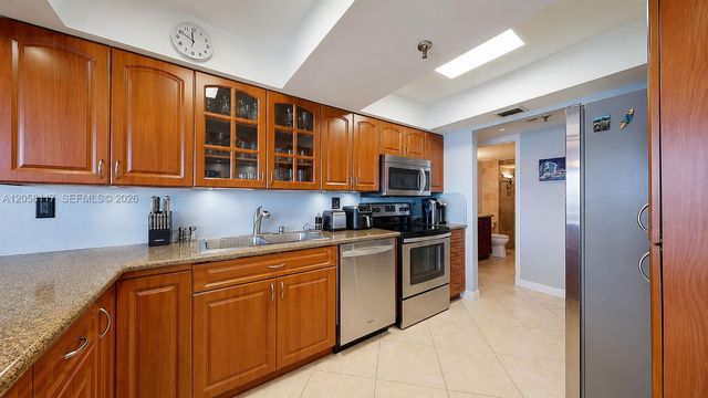 2401 Collins Avenue 1709, Miami Beach, FL 33140