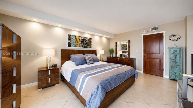 2401 Collins Avenue 1709, Miami Beach, FL 33140