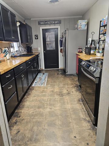 909 Peach Street, El Campo, TX 77437