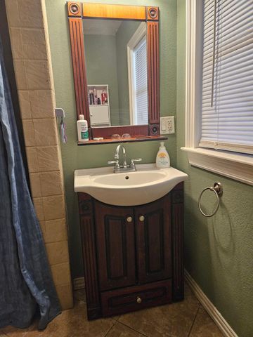 909 Peach Street, El Campo, TX 77437