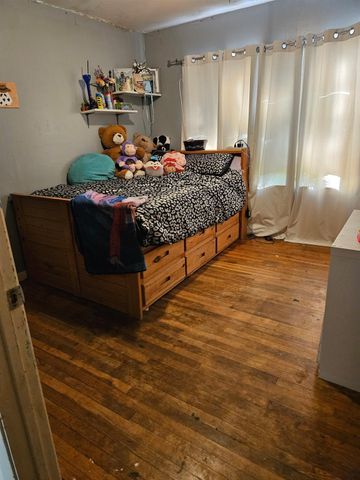 909 Peach Street, El Campo, TX 77437