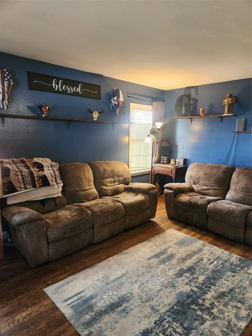 909 Peach Street, El Campo, TX 77437