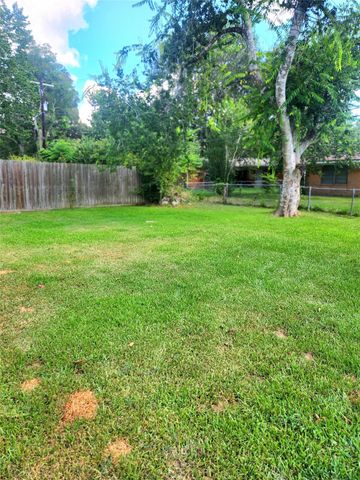 909 Peach Street, El Campo, TX 77437